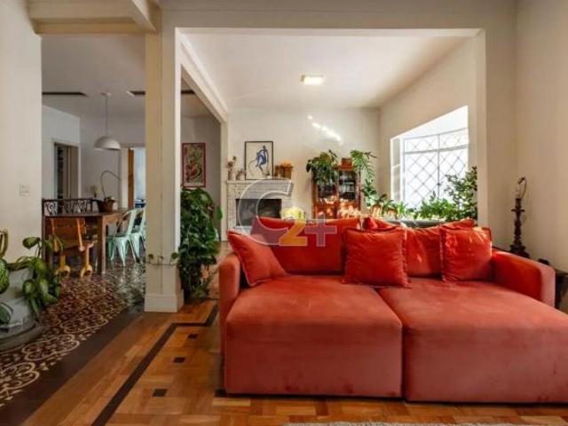 Casa á venda na Sumaré, 4 quartos, 2 suítes, 3 vagas de garagem