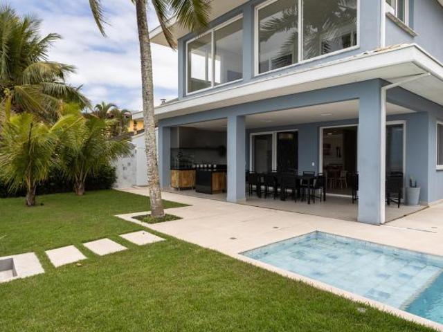 Casa à venda na Praia do Sapê