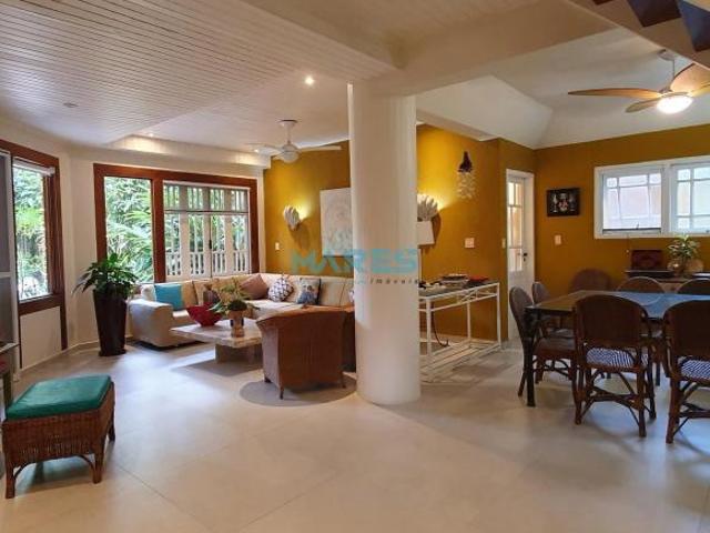 Casa à venda na Praia da Baleia