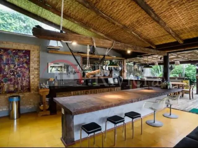 Casa a Venda na Praia de Toque Grande, Frente ao Mar com Localização Privilegiada em São Sebas