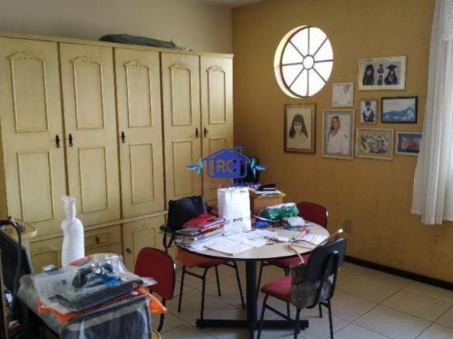 Casa a venda na região central de Conselheiro Lafaiete
