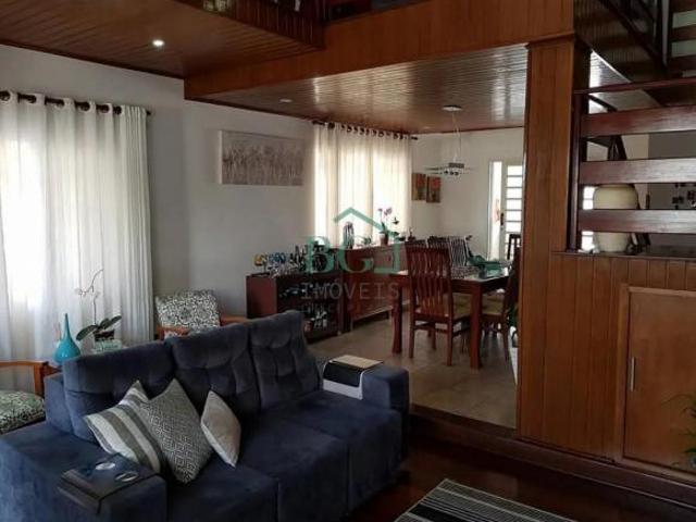 Casa à venda na região das flores em Poços de Caldas
