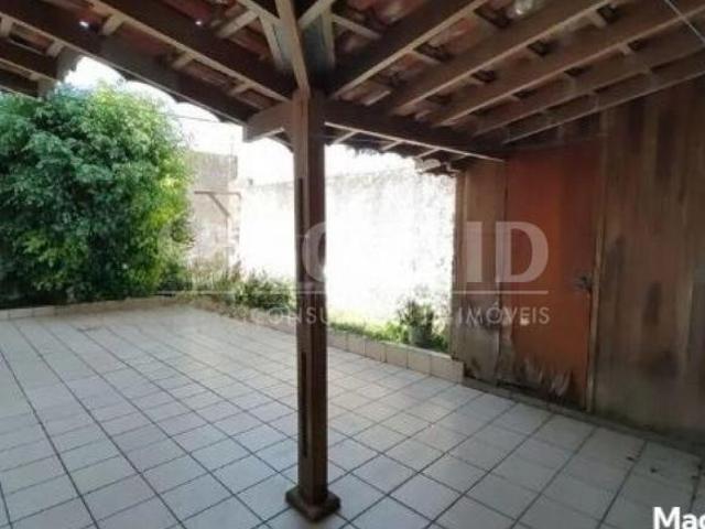 Casa a venda na região de interlagos bolsão com 160m², 3 quartos sendo 1 suíte