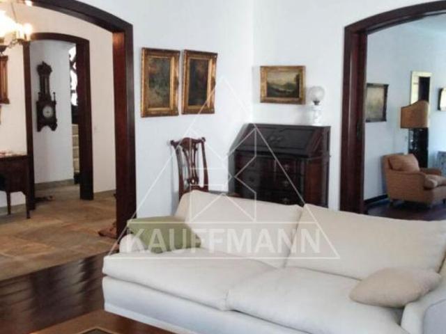 Casa à Venda na Vila Tramontano 2 Suítes 4 Vagas 560m² de Área Construída