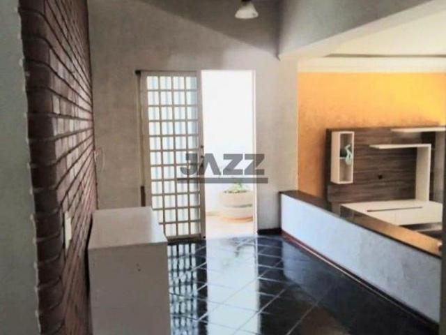 Casa à venda na Vila Aeroporto em Campinas, com 3 quartos, edícula, churrasqueira e aquecimento sola