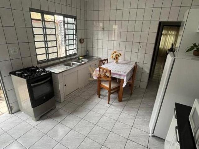 Casa à venda na Vila Bela Flor com 2 dormitórios e amplo terreno