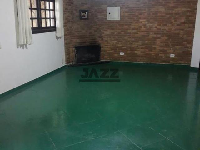 Casa à Venda na Vila Cristina: 3 Quartos com Suíte e Excelente Localização