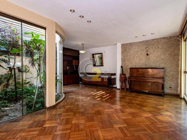 Casa a venda na Vila Madalena com 3 quartos, 1 suíte e 2 vagas