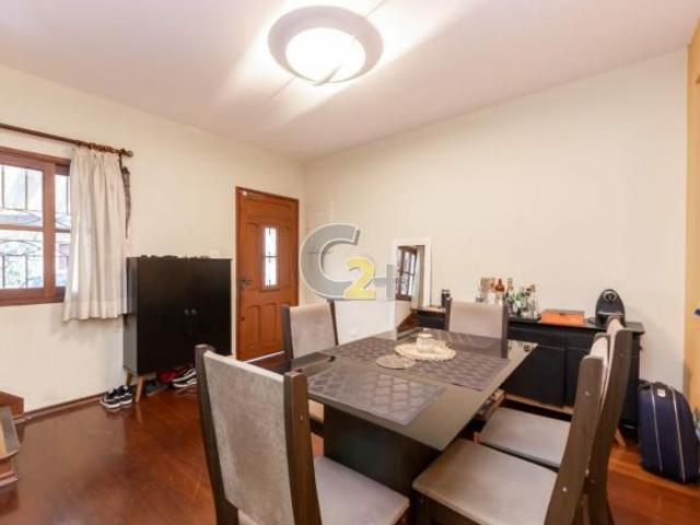 Casa à venda na Vila Nova Conceição, 4 quartos, 2 suítes, 2 vagas de garagem
