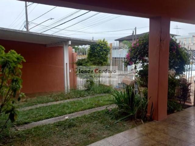 Casa à venda na Vila Oliveira, Mogi das Cruzes. Com 3 quartos, 1 suíte, 3 salas, 3 banheiros, 3 vaga
