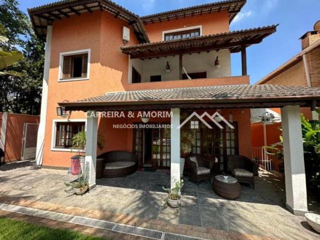 CASA A VENDA, SOBRADO ALTO PADRÃO 5 SUÍTES, MASTER COM HIDRO, CLOSET E SACADA, LAREIRA, PISCINA, 6 V