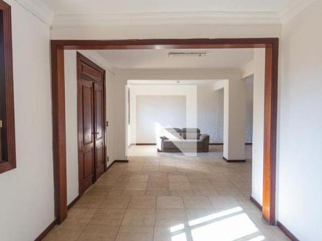Casa à Venda Sagrada Família, 3 Quartos, 305 m2