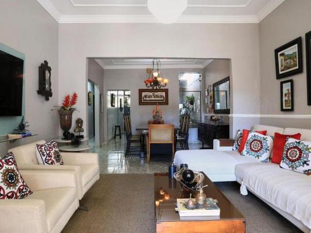 Casa à Venda Sagrada Família, 4 Quartos, 400 m2