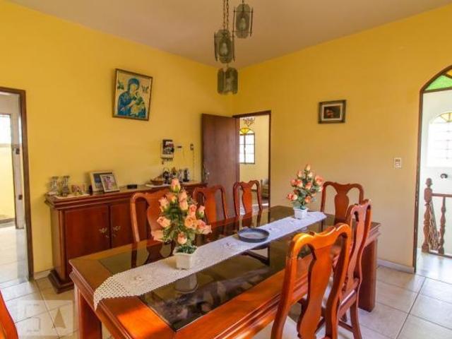 Casa à Venda Sagrada Família, 4 Quartos, 400 m2