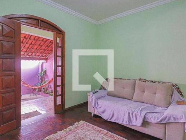 Casa à Venda Sagrada Família, 4 Quartos, 450 m2