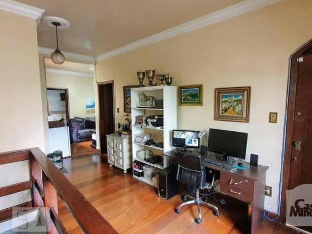 Casa à Venda Santo Antônio, 8 Quartos, 580 m² Belo Horizonte