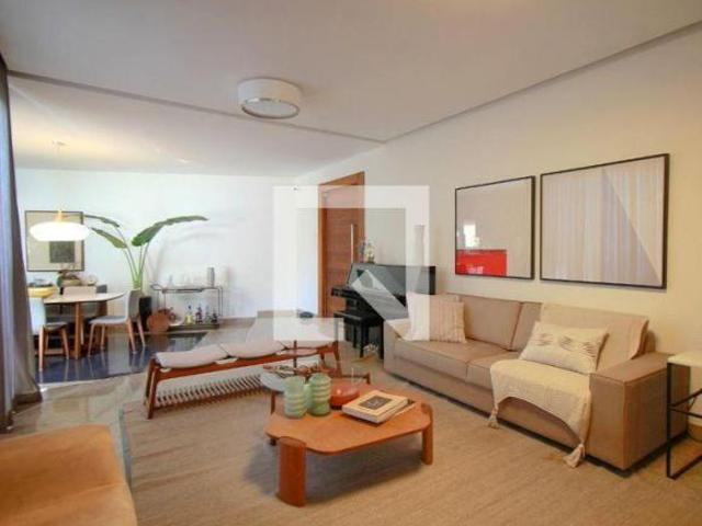 Casa à Venda Santa Lúcia, 3 Quartos, 360 m² Belo Horizonte
