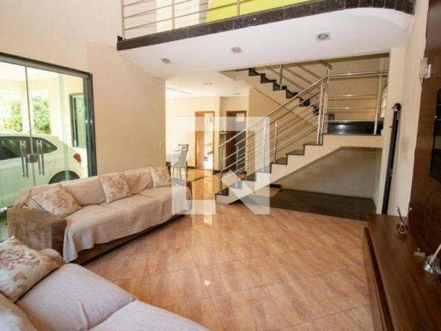 Casa à Venda Sapucaias III, 4 Quartos, 350 m² Contagem