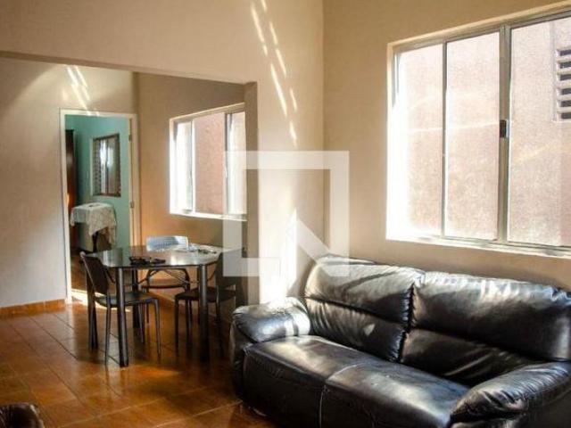Casa à Venda Setor Central, 3 Quartos, 90 m² Goiânia