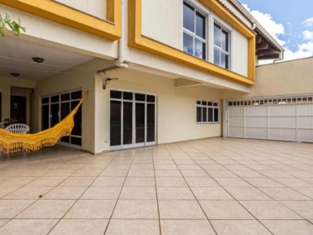 Casa à Venda | Seminário | 350 m², 4 Quartos, 2 Suítes