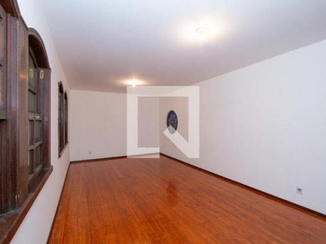 Casa à Venda Serra, 3 Quartos, 259 m² Belo Horizonte