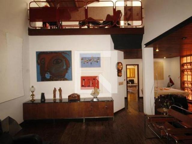 Casa à Venda Serra, 4 Quartos, 267 m² Belo Horizonte