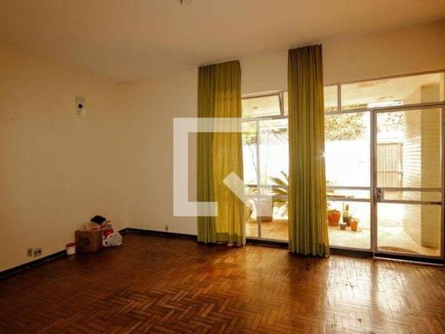 Casa à Venda Serra, 4 Quartos, 214 m² Belo Horizonte