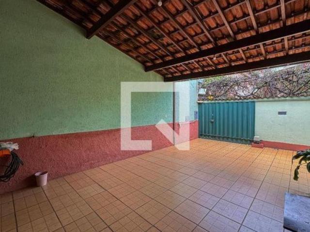 Casa à Venda Pompéia, 3 Quartos, 220 m² Belo Horizonte