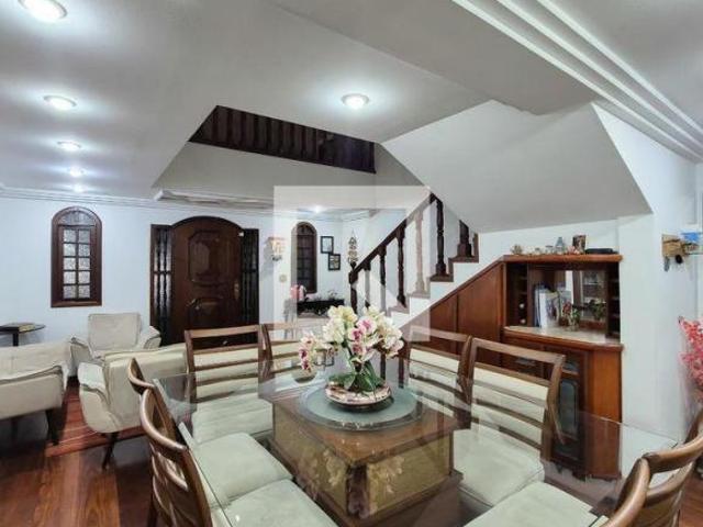 Casa à Venda Paulicéia, 3 Quartos, 242 m2