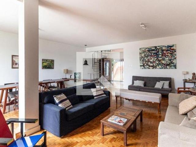 Casa à Venda Pacaembu, 4 Quartos, 270 m2