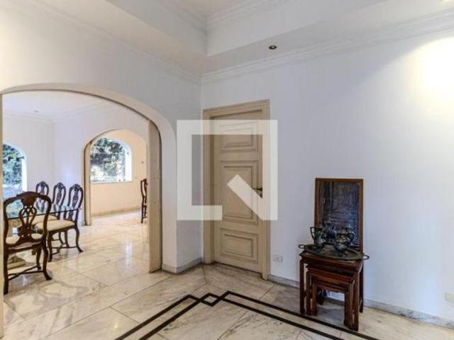 Casa à Venda Pacaembu, 5 Quartos, 600 m² São Paulo