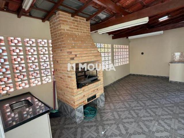 Casa à Venda próxima ao Centro de Jacareí