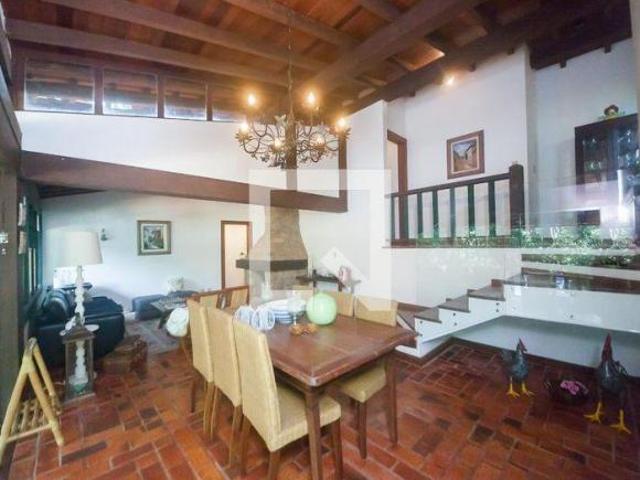 Casa à Venda Retiro do Chalé, 3 Quartos, 500 m² Brumadinho
