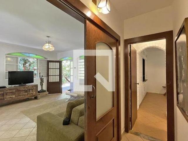 Casa à Venda Retiro do Chalé, 3 Quartos, 500 m² Brumadinho