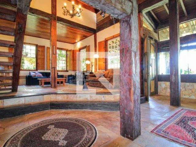 Casa à Venda Retiro do Chalé, 4 Quartos, 450 m² Brumadinho