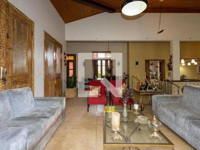 Casa à Venda Retiro do Chalé, 4 Quartos, 500 m² Brumadinho