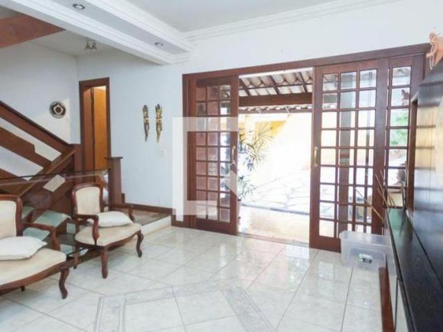 Casa à Venda Retiro do Chalé, 6 Quartos, 539 m² Brumadinho