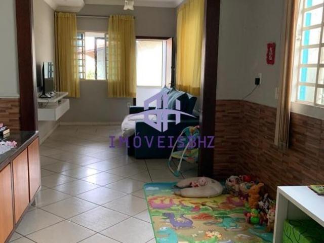 CASA A VENDA, TERRENO PLANO, TOTALMENTE MURADO, EXELENTE LOCALIZAÇÃO