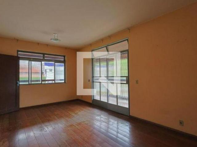 Casa à Venda Universitário, 3 Quartos, 484 m² Belo Horizonte