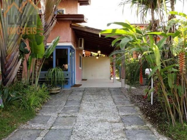 Casa a venda, Ubatuba Country. 04 dormitórios, com piscina