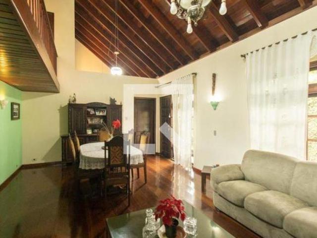 Casa à Venda Uberaba, 5 Quartos, 400 m² Curitiba