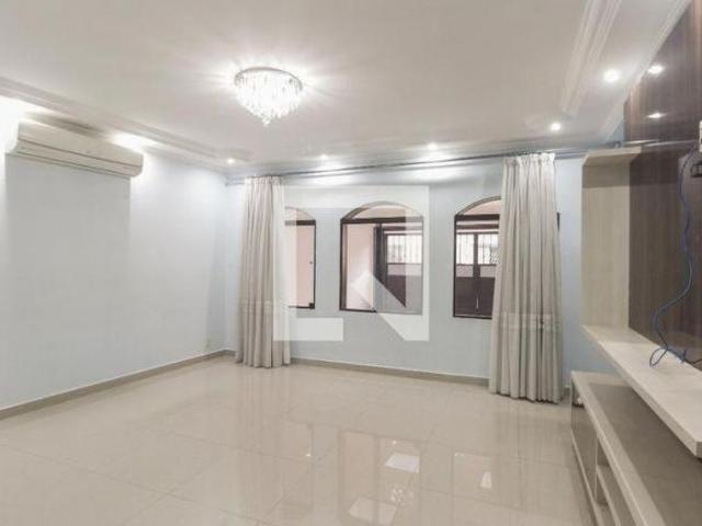 Casa à Venda Vila Carrão, 3 Quartos, 300 m² São Paulo
