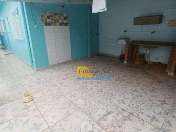 ? CASA À VENDA – VILA GUILHERMINA – PRAIA GRANDE/SP Excelente casa localizada no bairro Guilhermin