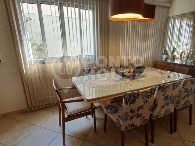 Casa à venda Vila Mariana, 3 suítes, 2 vagas + escritório independente, permuta