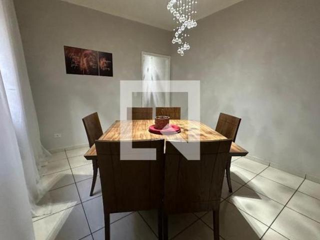 Casa à Venda Alphaville, 3 Quartos, 140 m2