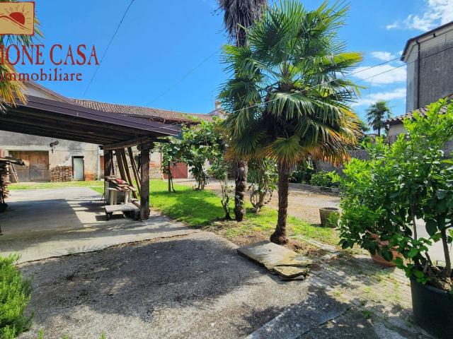 Casa accostata in vendita a Romans d'Isonzo, Versa