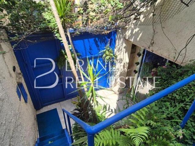 Casa aconchegante com 4 suites em rua fechada