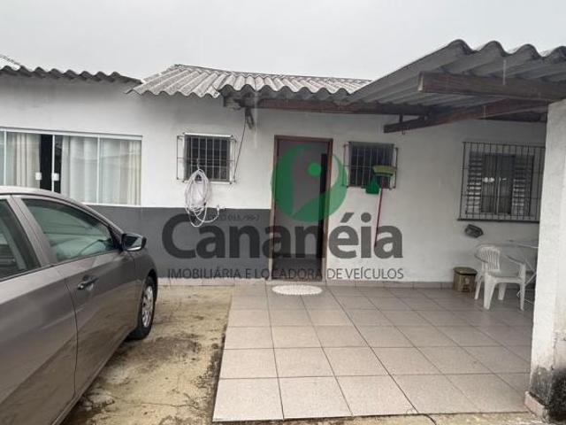 Casa aconchegante de esquina no Bairro 2 dormitórios + estúdio Acaraú em Cananéia