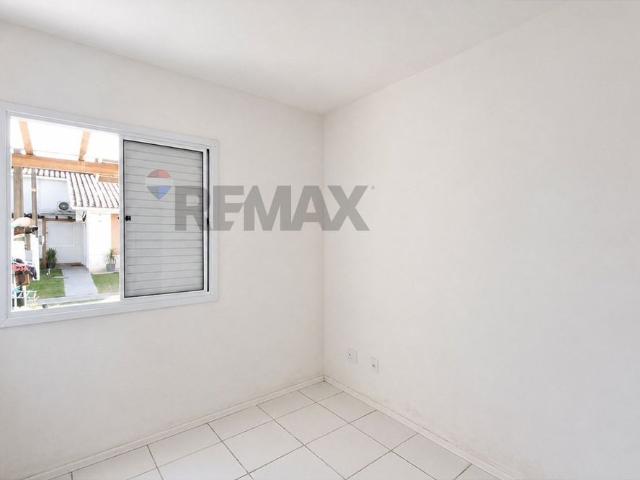Casa aconchegante para locação em condomínio residencial!