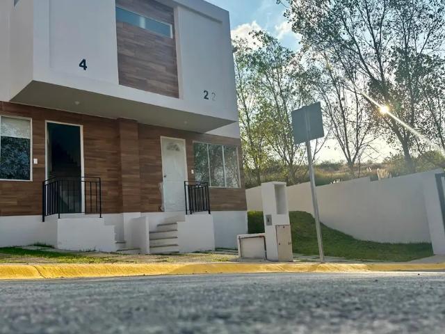 CASA ACOGEDARA DE 3 RECAMARAS FAMILIAR